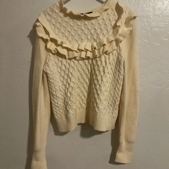 Forever 21 Ruffle Sweater Size L - Picture 2 of 4